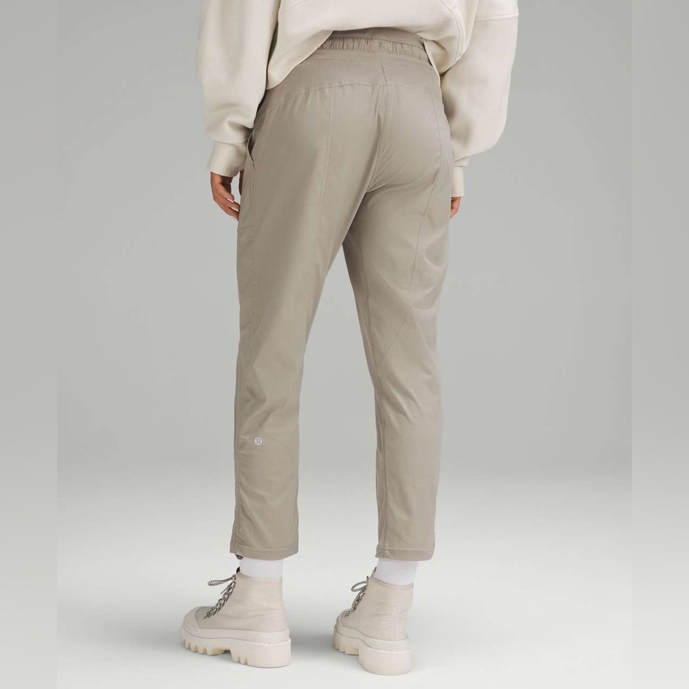 Lululemon dance studio cropped pants